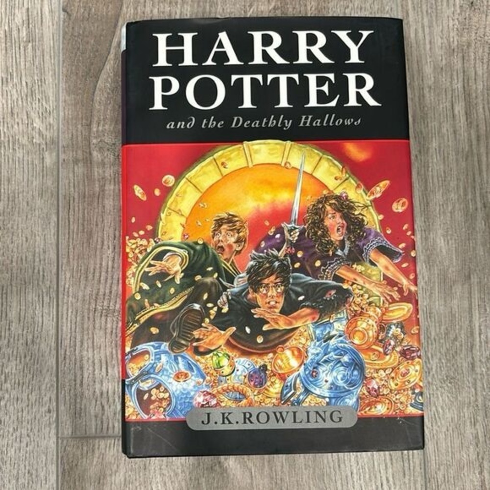 Harry Potter and the deathly hallows book like new